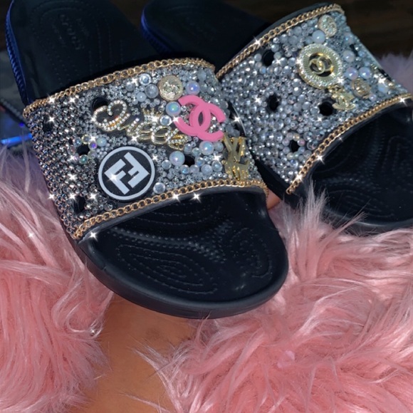 Sold‼️Size 9 croc slides - Picture 2 of 2